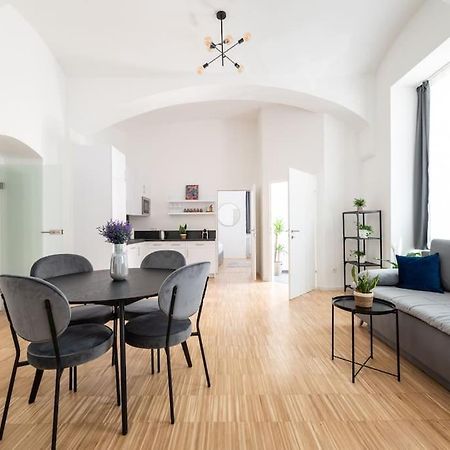 Spacious 2Br Near Attractions By Hm Vienna Exterior photo